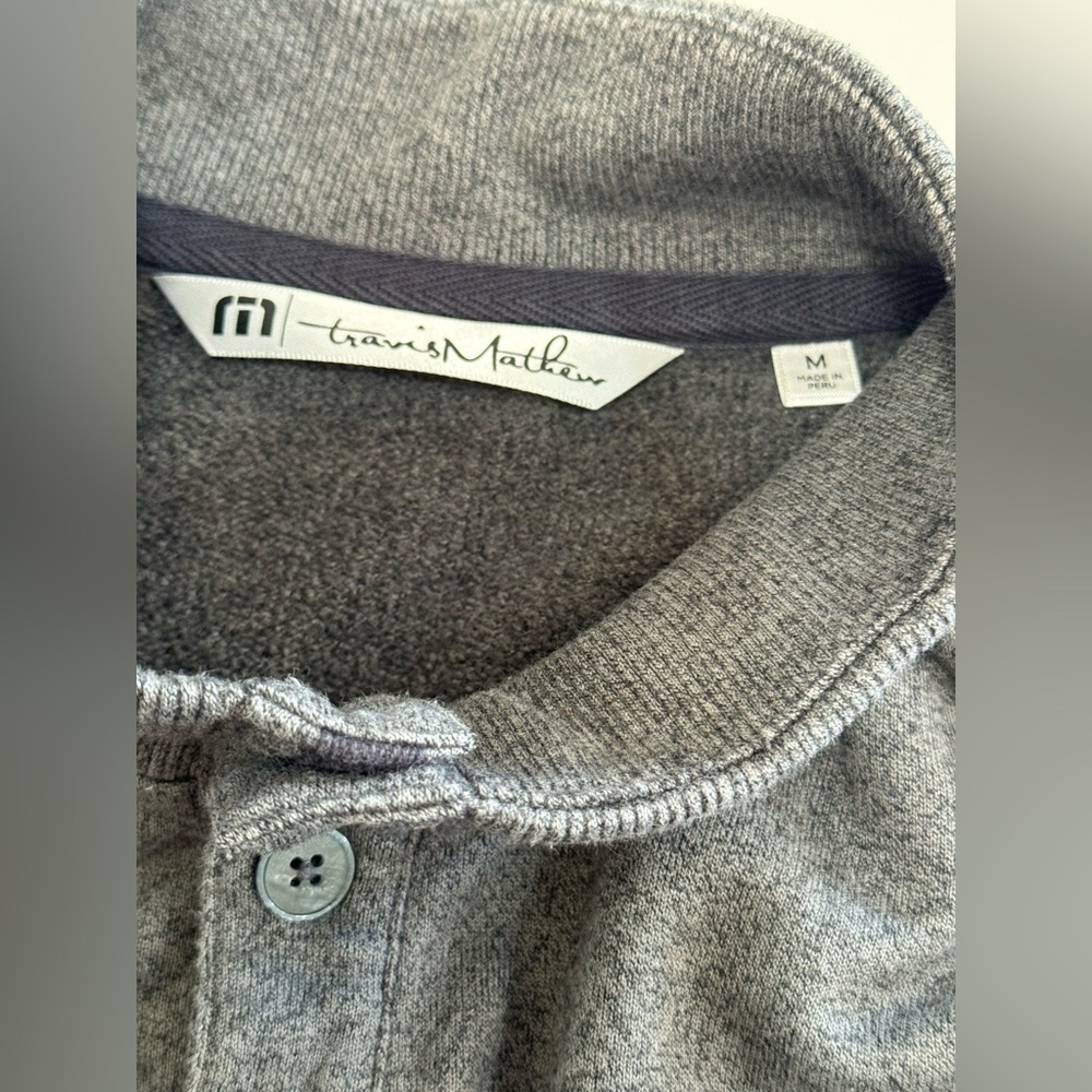 Travis Mathew Sweatshirt Mens Size Medium Gray Mock Neck Henley Pockets Golf - Picture 3 of 8
